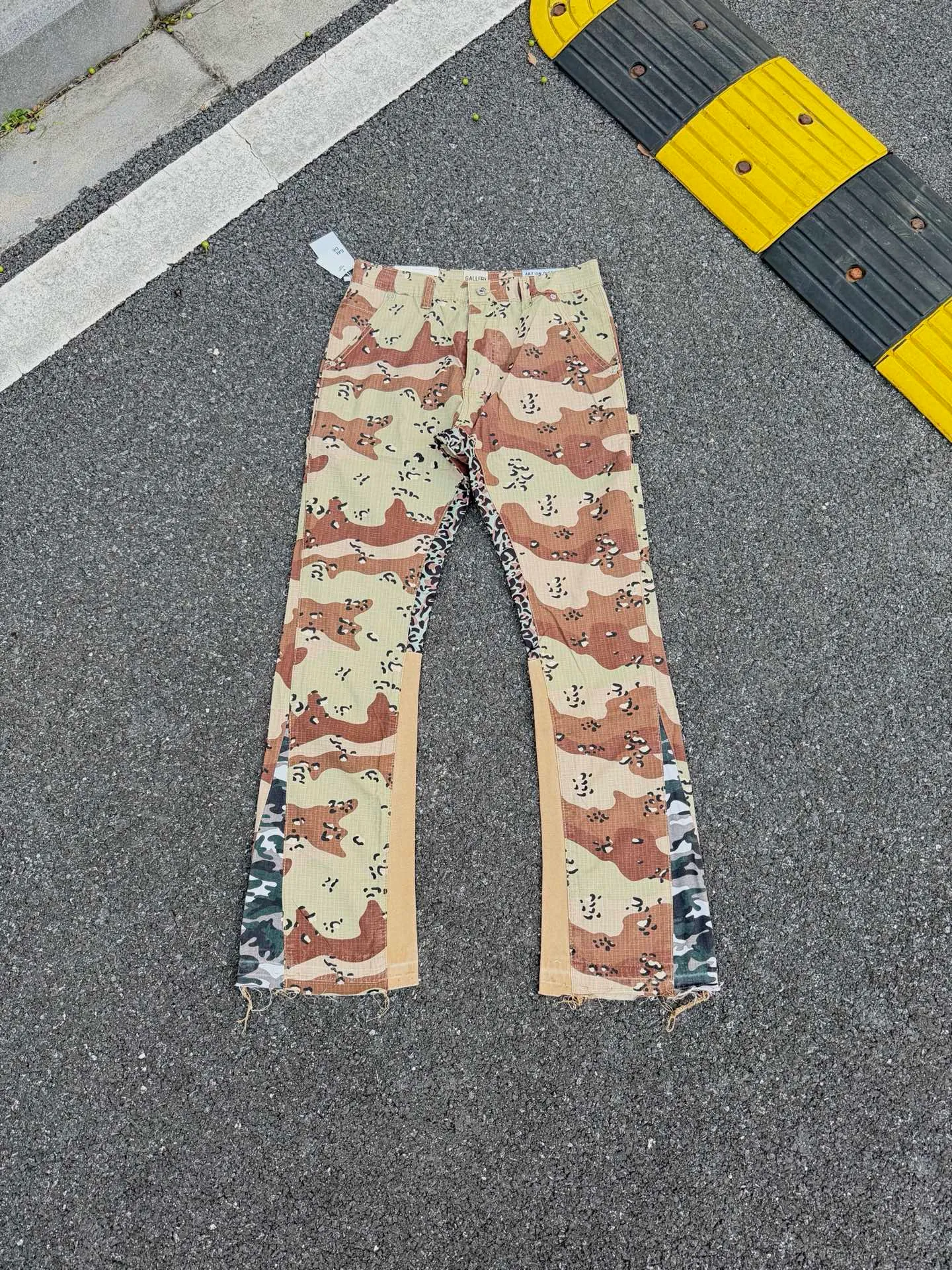 P250💰GA04 GALLERY DEPT. Desert camouflage spliced ​​overalls American high street loose multi-pocket micro-flare casual trousers Code number: 28 30 32 34 36